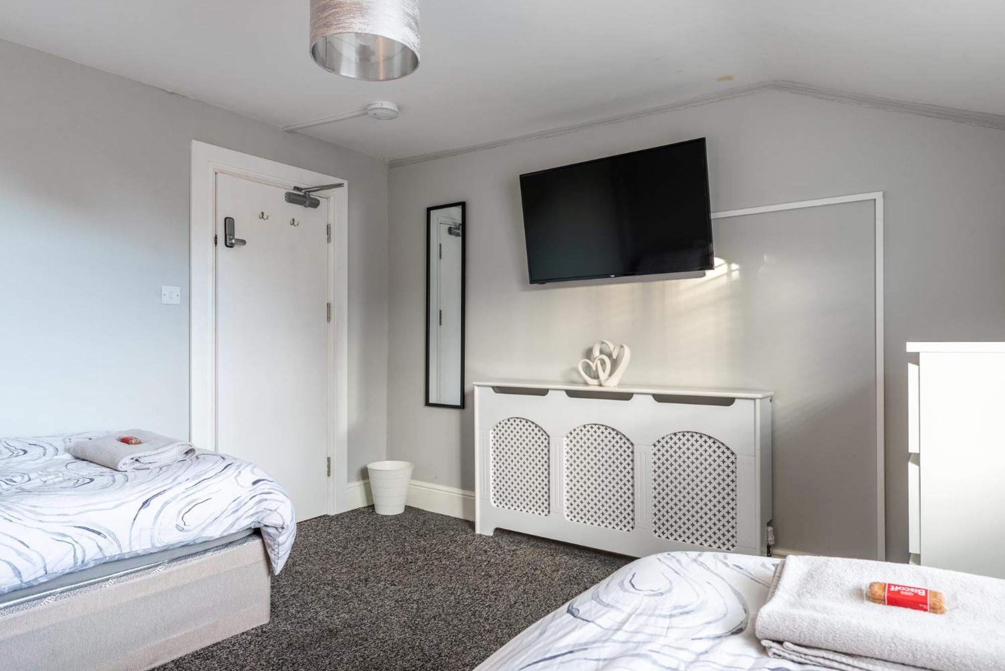 Airfield Manor Guest House Castle Donington Exterior photo